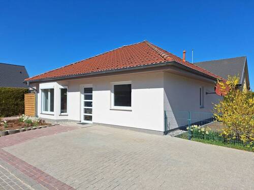 Ansicht - Kompakter Bungalow mit neuer Luft-Wärme-Pumpe in Neuenkirchen nahe Greifswald