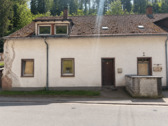 Außenansicht - Charmante Doppelhaushälfte mit großem Entwicklungspotenzial
