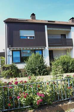 Solider Auftritt zur Straße - 