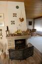 Behagliches Wohnzimmer mit Kamin - 