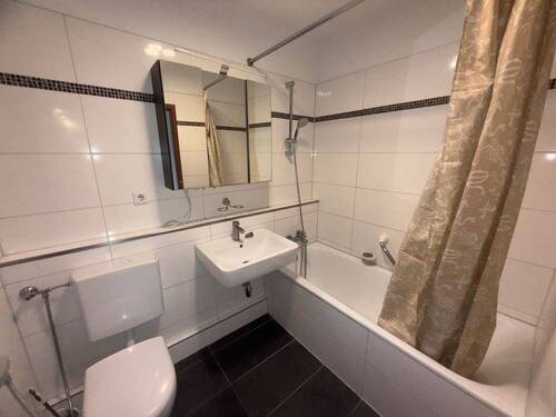 Bad mit Wanne - Etagenwohnung mit 90,00 m² in Würzburg zur Miete