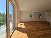 Wohnzimmer und Balkon - 5 Zimmer Etagenwohnung in München