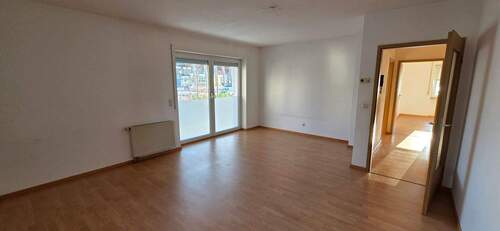 Wohnzimmer - 3 Zimmer Etagenwohnung zur Miete in Asbach-Bäumenheim