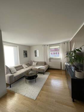 Wohnzimmer - Etagenwohnung mit 75,00 m&sup2; in München zum Kaufen