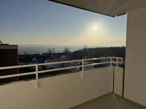 Bild 1 - Neu renovierte 2,5 -Zimmer-Wohnung mit Balkon und Weitsicht ins Sauerland