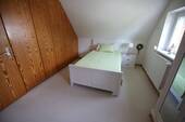 Schlafzimmer mit Einbauschrank - 