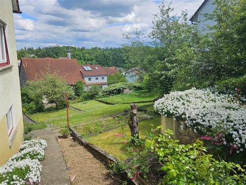 Garten neben dem Haus - 5 Zimmer Doppelhaushälfte in Giengen an der Brenz