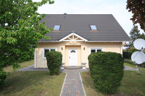 Hausansicht - 5 Zimmer Einfamilienhaus in Falkensee