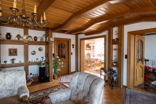 Wohnzimmer - 4 Zimmer Etagenwohnung zum Kaufen in Delmenhorst