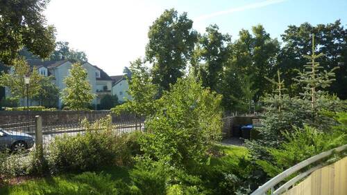 Balkonblick - Etagenwohnung mit 97,50 m&sup2; in Radebeul zum Kaufen