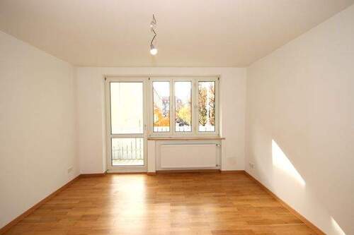 Wohnen - Sonnige, vollkommen neu renovierte 4-Zimmer Wohnung mit Südloggia in Neuhausen