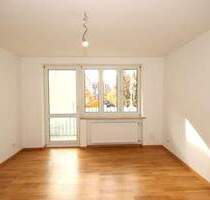 Sonnige, vollkommen neu renovierte 4-Zimmer Wohnung mit Südloggia in Neuhausen - München Neuhausen-Nymphenburg