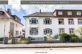 Hausansicht - Straßenseitig - Charmante Doppelhaushälfte mit großzügigem Gartenparadies - Raum für die ganze Familie