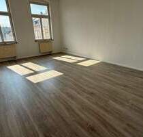 3. OG + Aufzug + großer Balkon + 2er-WG-gerecht mit EBK *** - Chemnitz Bernsdorf