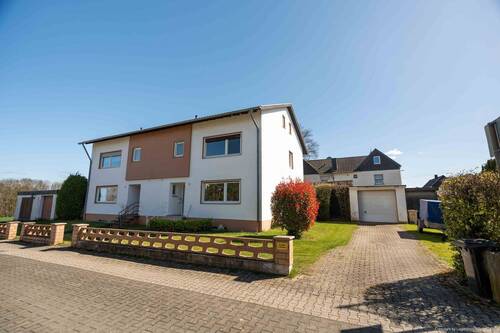 Außenansicht - 5 Zimmer Doppelhaushälfte zum Kaufen in Bonn / Niederholtorf