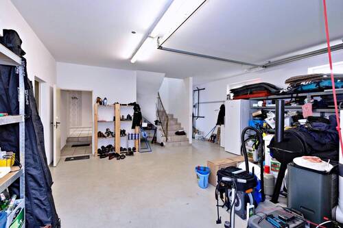 Lagerfläche / Garage (Gewerbeteil) - 