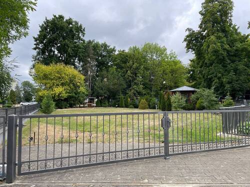 Grundstückseinfahrtstor - **ein Grundstück mit Möglichkeiten**