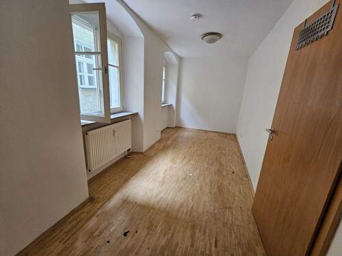 3 Zimmer - 2 Zimmer Etagenwohnung in Regensburg