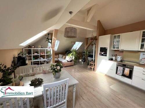 Wohn-/Esszimmer DG - WINCHERINGEN: 3 WOHNUNGEN 348 M² WFL. GARAGEN GARTEN AUSBAUPOTENZIAL