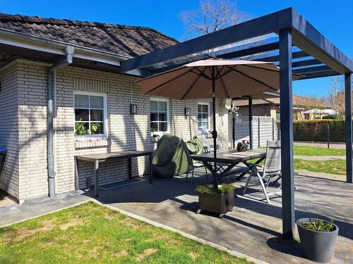Überdachte Terrasse - 3 Zimmer Bungalow in Hohenlockstedt