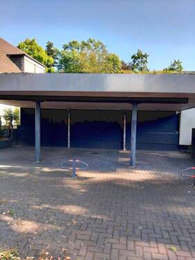 Dreier-Carport bepflanzt - 