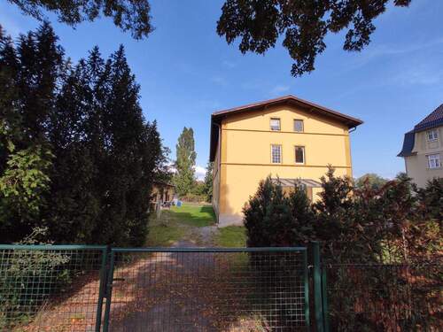 linke Grunstückseinfahrt - 