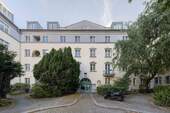 Gebäudeansicht - BEZUGSFREIE 1-ZIMMER-WOHNUNG MIT ALTBAUFLAIR IN BERLIN