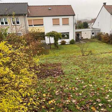 Grundstück und Hausansicht hinten - Grundstück in Lüdenscheid