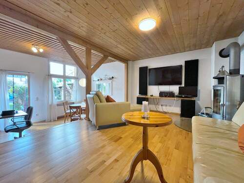 Wohnbereich mit Sichtbalken in Eiche - 3 Zimmer Reihenmittelhaus in Stockach