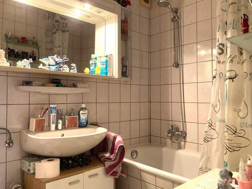 Badezimmer - Etagenwohnung mit 71,00 m² in Löhne zum Kaufen