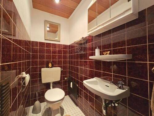Separates Gäste-WC – praktisch und komfortabel für Besucher. - Etagenwohnung mit 80,00 m² in Langenfeld zum Kaufen