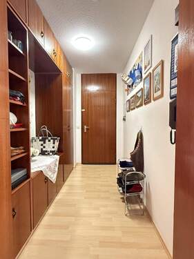 Eingangsbereich - 3 Zimmer Etagenwohnung zum Kaufen in Oberderdingen