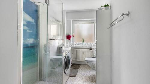 Badezimmer 1 - Etagenwohnung mit 72,00 m&sup2; in Karlsruhe zum Kaufen