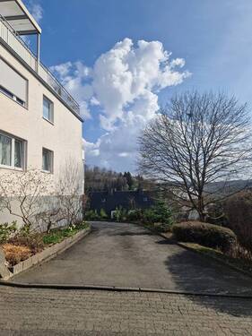 Zufahrt zur Garage - 