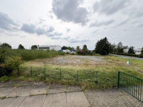 Baufeld/ Parkplatz - 