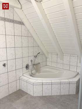 .. mit Eckbadewanne ! - 