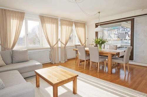 virtuelles Einrichtungsbeispiel (KI-generiert) - 