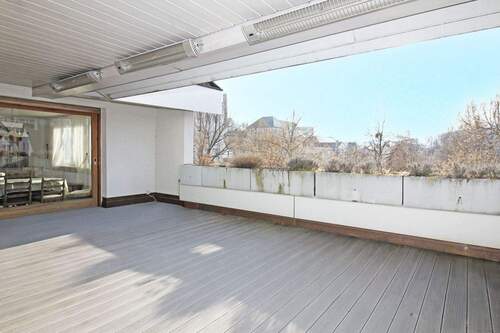 großzügige, teilüberdachte Sonnenterrasse mit Südausrichtung - 