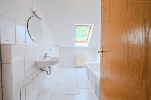 Badezimmer - aktuell - 3 Zimmer Etagenwohnung zum Kaufen in Mengen
