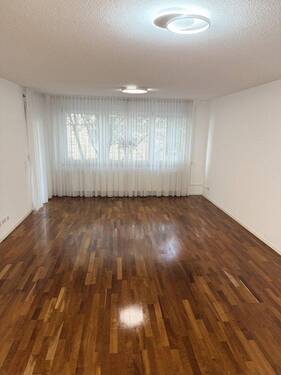 Wohnzimmer - Wunderschöne 2 Zimmerwohnung in der Bestlage in Stuttgart-West direkt an der U Bahn