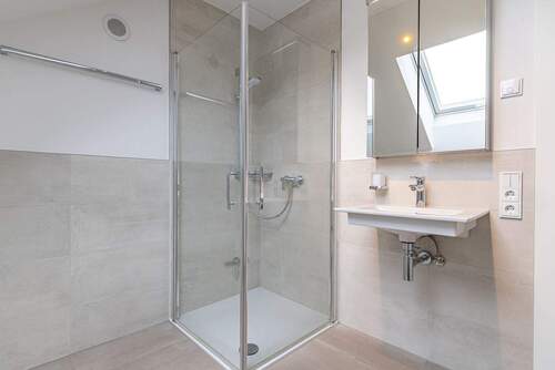 Dachgeschoss Duschbad - 