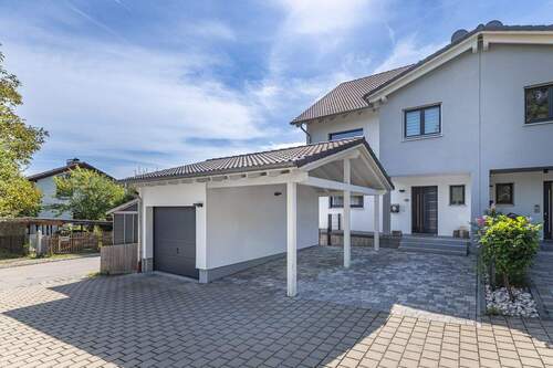 Hausansicht Eingang - 6 Zimmer Mehrfamilienhaus, Wohnhaus zum Kaufen in Eurasburg