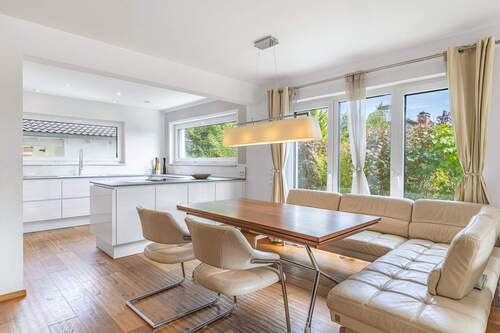 Essplatz mit offener Küche - 