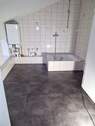 Badezimmer mit neuem Boden - 