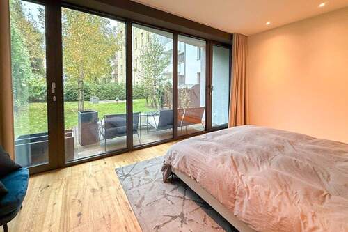 Schlafzimmer mit Zugang zur Terrasse - 