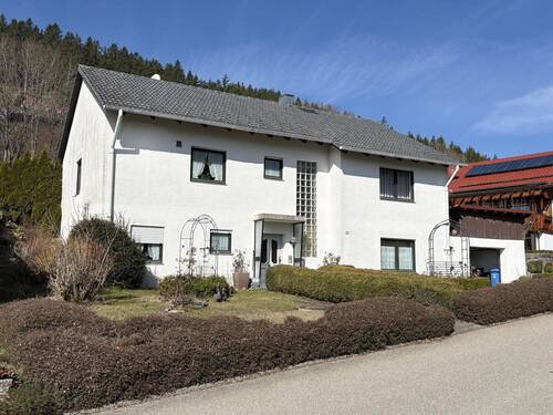 Strassenansicht - Herrlich ruhig gelegenes Wohnhaus mit ELW