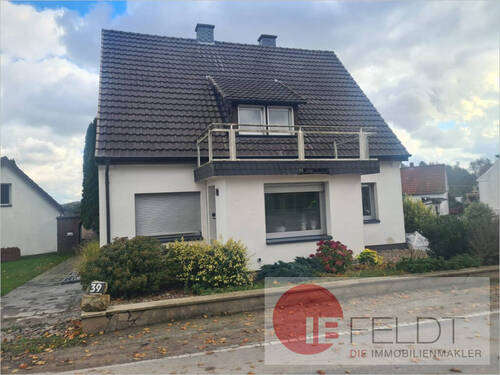 Frontalansicht von der Straße - 