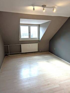 Schlafzimmer
- 2-Zimmer-DG-Apartment in Oststadt