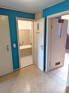 Flur - Etagenwohnung mit 52,00 m&sup2; in Pforzheim zur Miete