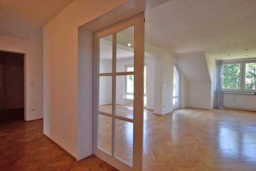 Eingangs- und Wohnbereich - 3 Zimmer Etagenwohnung zur Miete in Essen